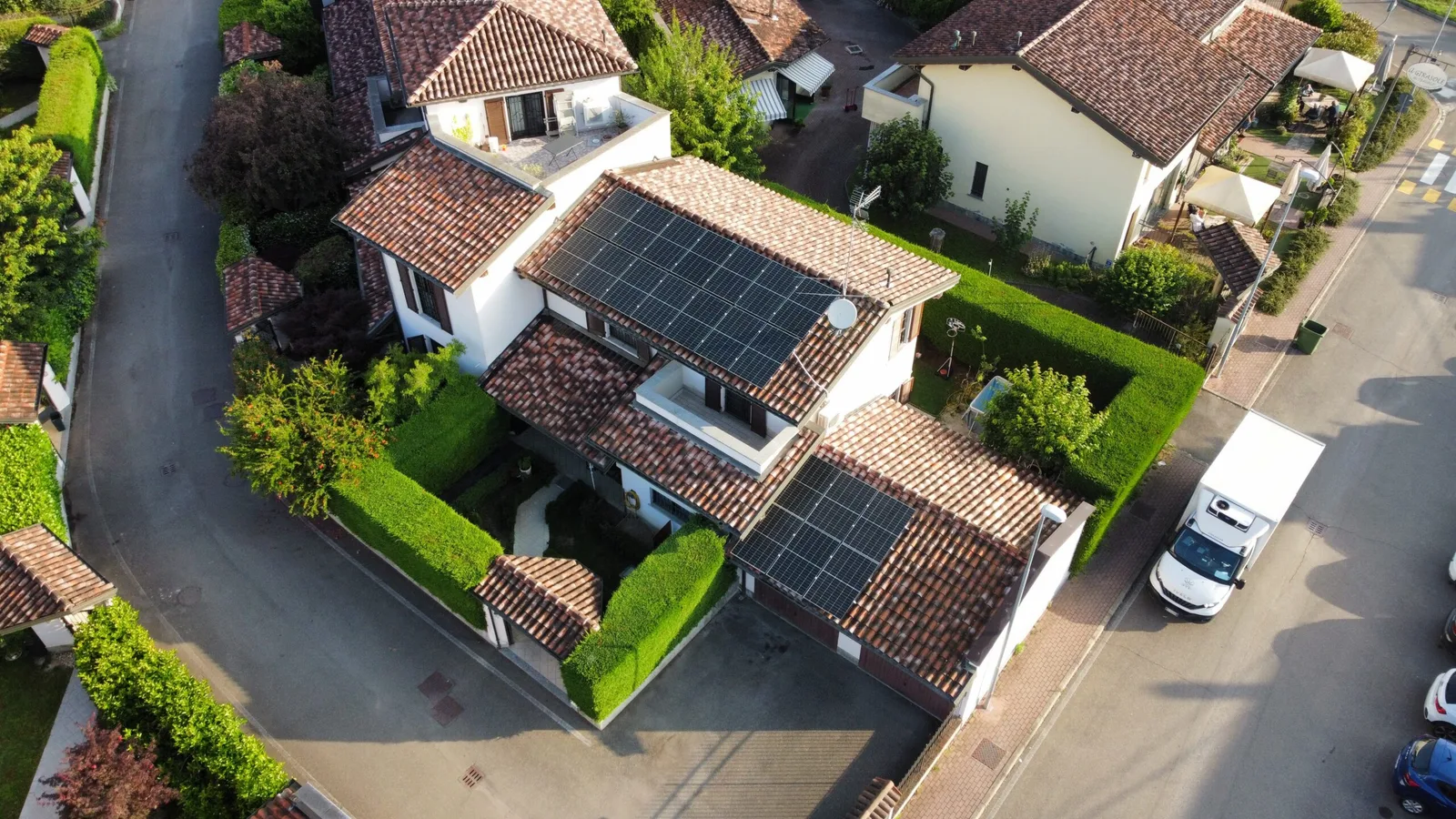 Noleggio operativo per fotovoltaico aziendale a Pavia: come tagliare i costi energetici senza anticipo
